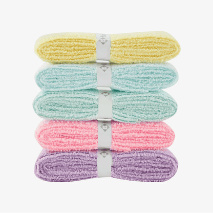 Kumpoo KG-12 Towel Grip for badminton rackets, designed to provide a soft, absorbent, and comfortable grip for better handling and sweat control.


