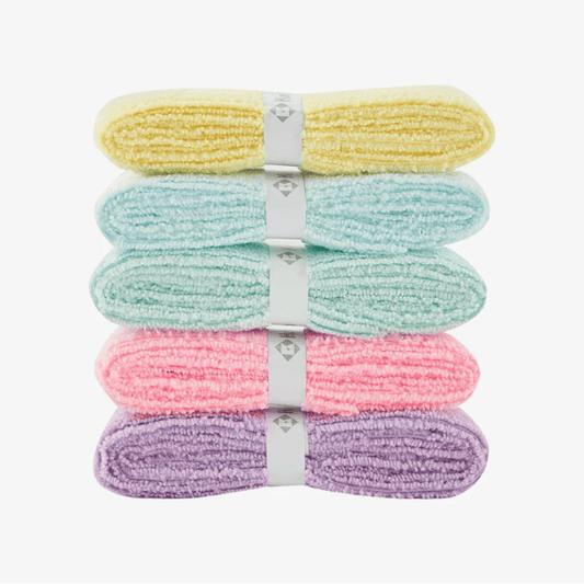 Kumpoo KG-12 Towel Grip for badminton rackets, designed to provide a soft, absorbent, and comfortable grip for better handling and sweat control.


